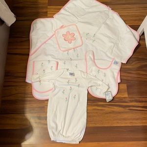 Baby Welcome Bath Layette Gift Set 6 piece